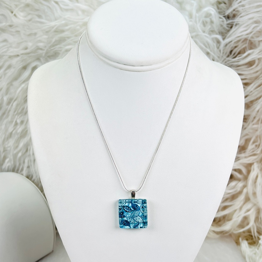 Beautiful, retro vintage blues silvertone bale pendant necklace - Picture 6 of 11